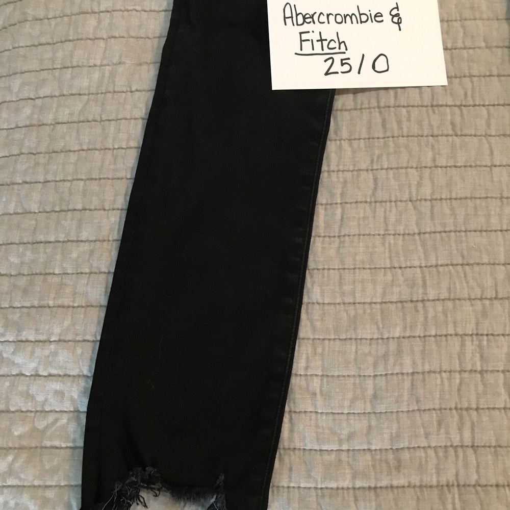 Abercrombie & Fitch black Simone High Rise Ankle jeans. Size 25 0R. NWOT.